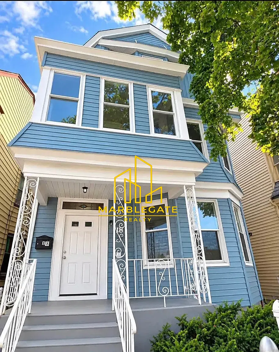 3 bed, 1050 sqft, $2,300 — Photo 1