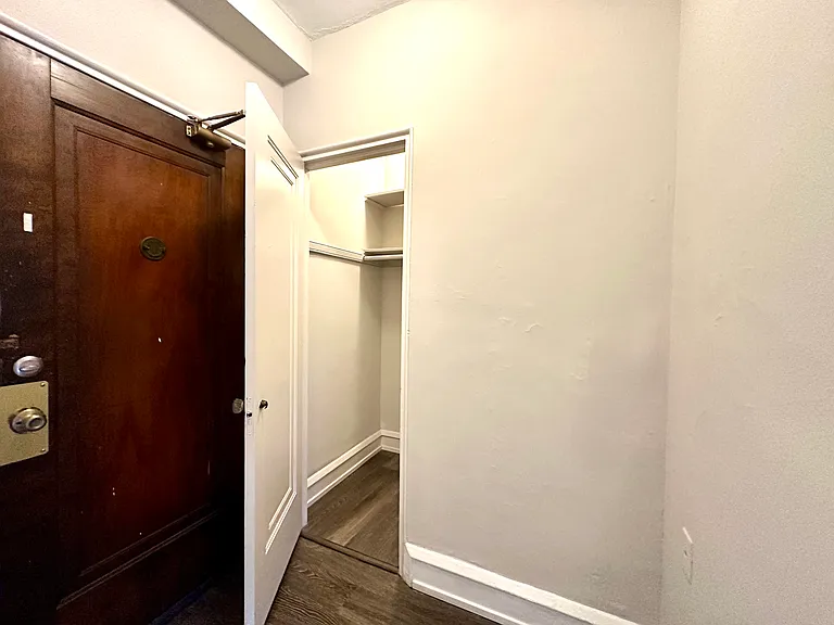 1033 W Loyola Ave #404 — Photo 8