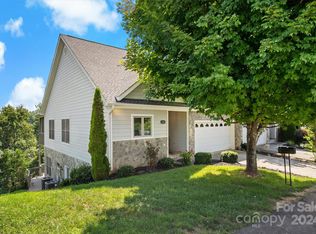 165 Bear Cliff Village Dr, Nebo, NC 28761
