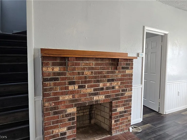 401 S Franklin St — Photo 16