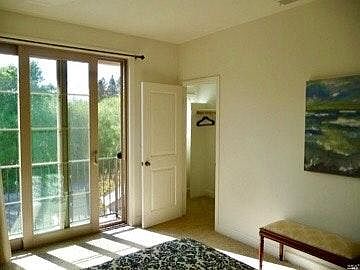 4th image of 647 Larkspur Dr