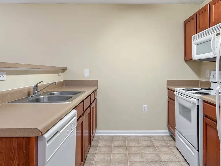 Madison Heights Luxury Apartments — Photo 33
