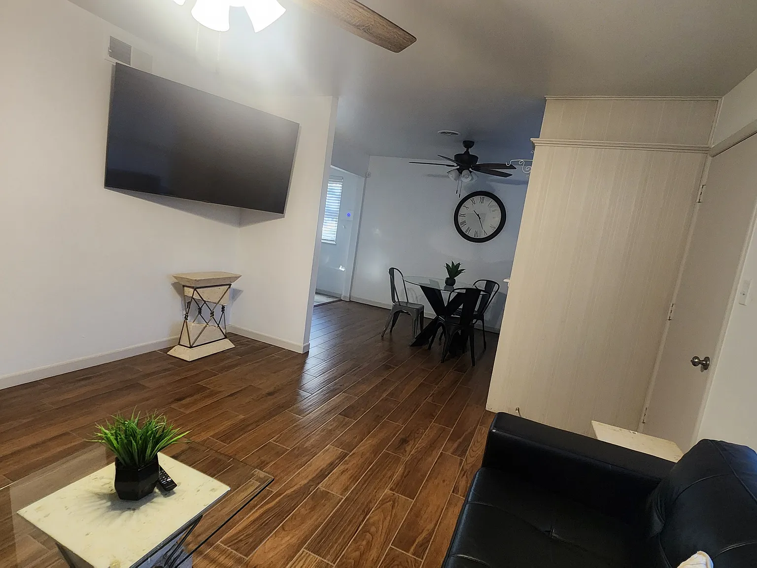 3 bed, 1259 sqft, $1,875 — Photo 2