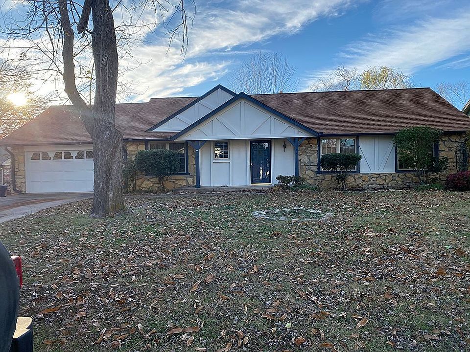 1st image of 615 Rosewood Cir