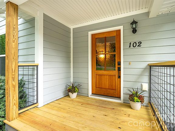 4th image of 102 Iris St