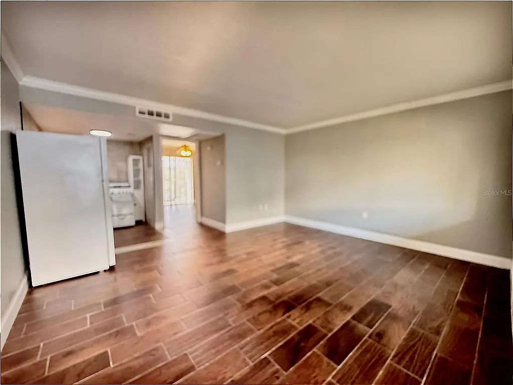 1 bed, 1.0 bath, 496 sqft, $1,175 — Photo 2