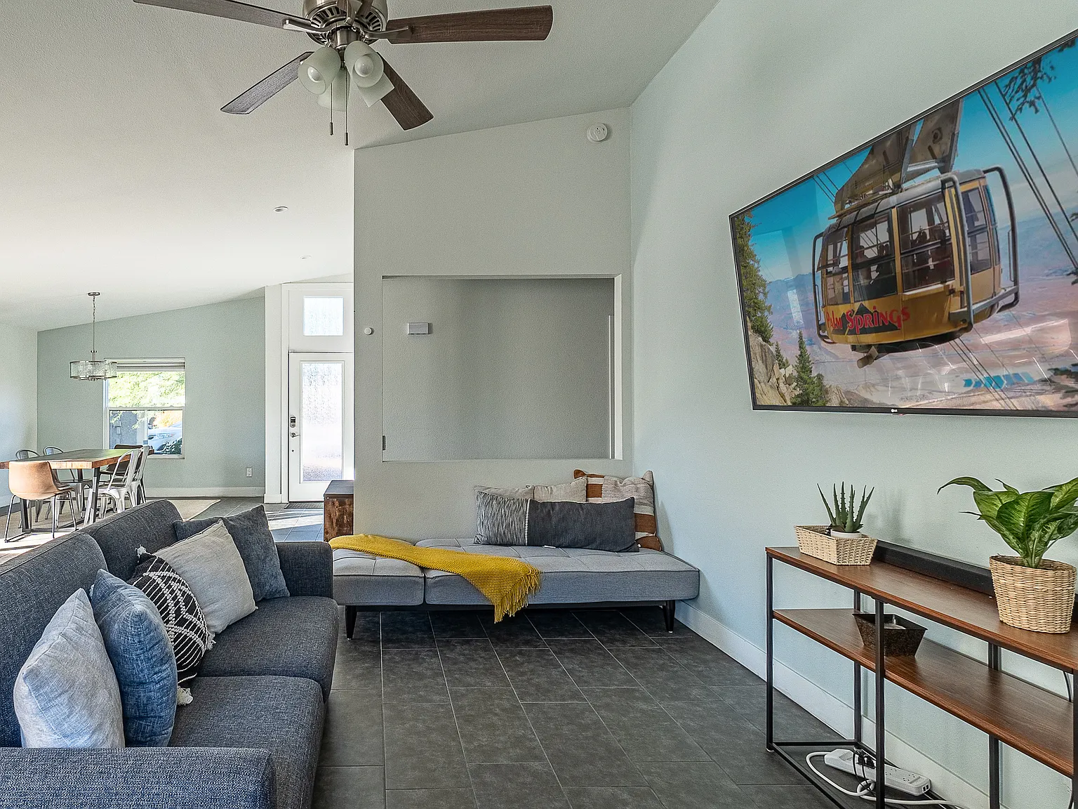 3 bed, 1291 sqft, $4,100 — Photo 3