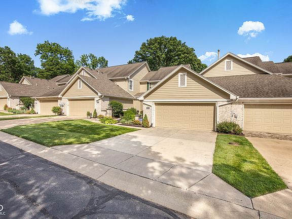 3rd image of 5813 Spruce Knoll Ct
