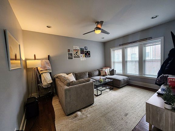 3rd image of 717 W Belmont Ave #1R