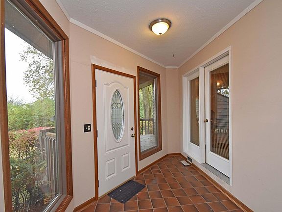 2nd image of 24 Carpenters Run Ct