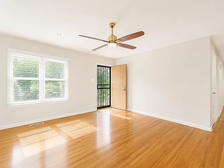 1106 N Hughes St — Photo 3