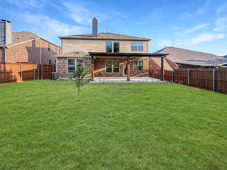 512 Winchester Dr — Photo 3