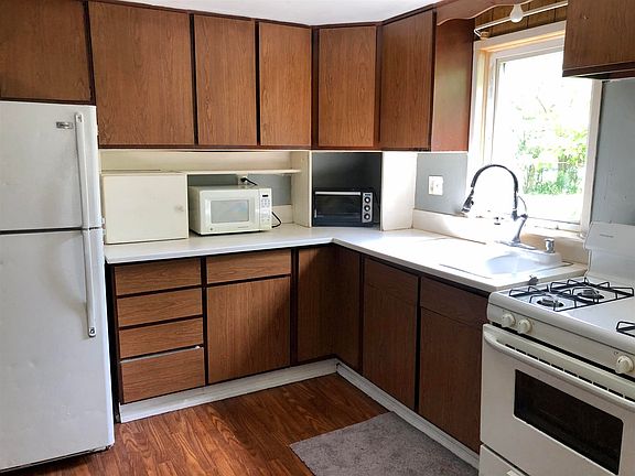 3rd image of 52795 Helmen Ave