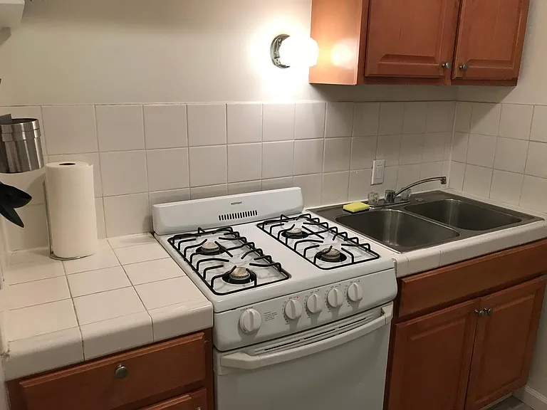 1144 N Hollywood Way — Photo 11