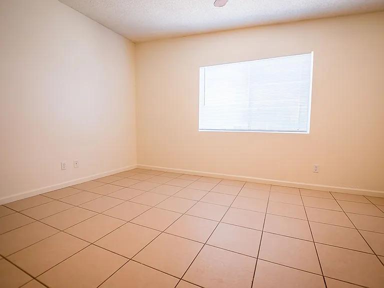 4937 E De Medici Dr — Photo 7