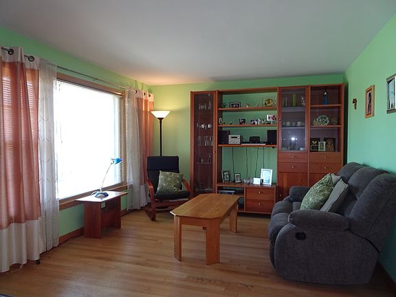 3rd image of 6217 S Natoma Ave