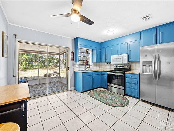 5th image of 2000 Elaine Cir