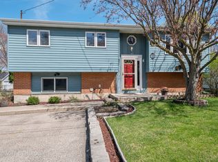 33 Tweed Rd, Fox Lake, IL 60020