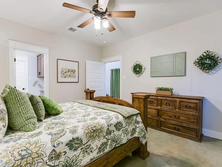 2303 W Beauregard Ave #A — Photo 16