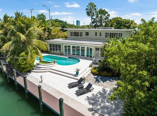 3180 N Bay Rd, Miami Beach, FL 33140