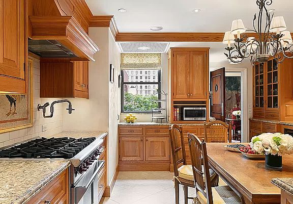 5th image of 136 E 64th St #8DE