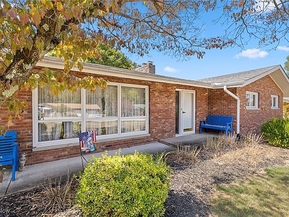 4th image of 69686 Oxford Dr