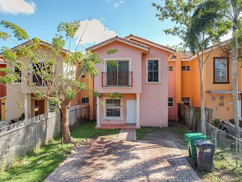 965 SW 6th Ct