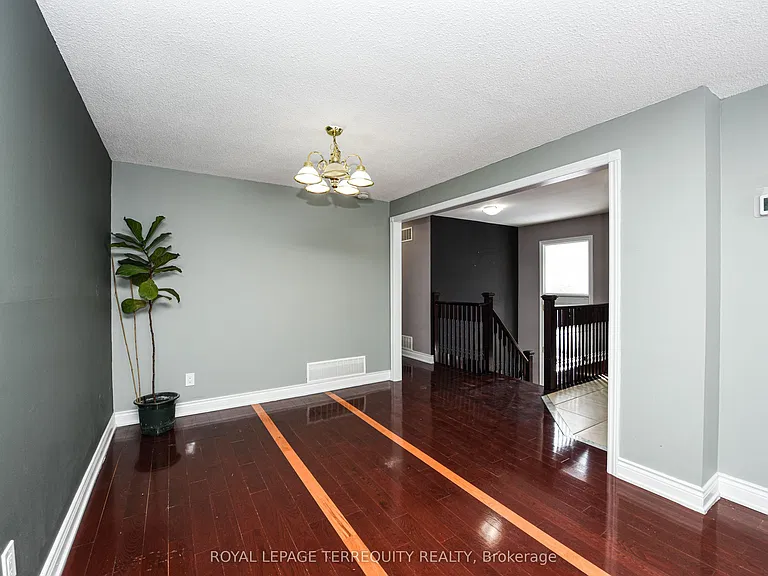 48 Montjoy Cres — Photo 7