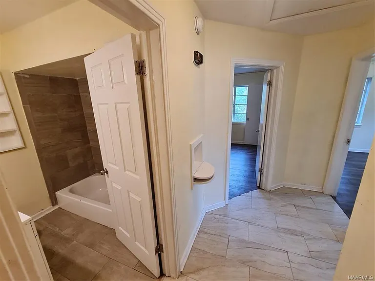 1220 Lynwood Dr — Photo 9