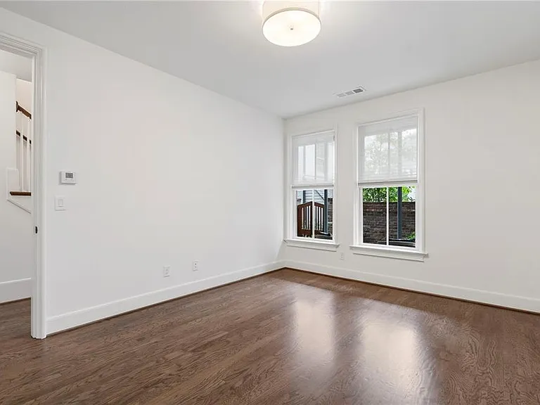 2711 Southwell St NE — Photo 39