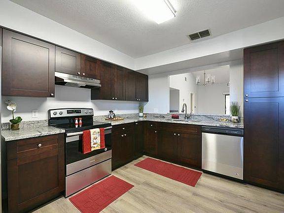 3rd image of 3016 Clubview Dr #1U1
