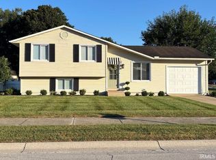 2718 Hampton Rd, Mishawaka, IN 46544