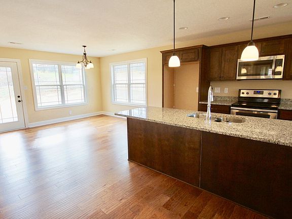 4th image of 104 Canyon Pl