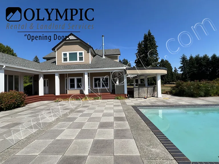 One of a Kind Find in SE Olympia! Garages Galore! 4 bed/3.5 bath w/ AC — Photo 2