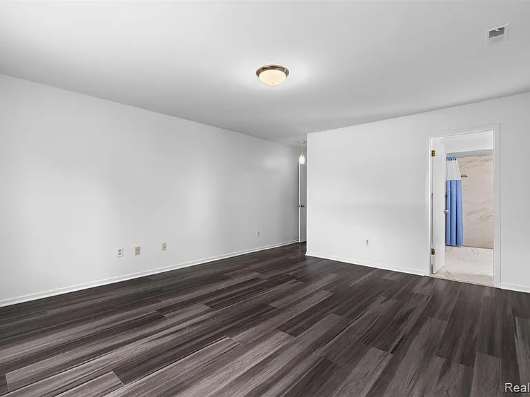 6680 Ridgefield Cir — Photo 19