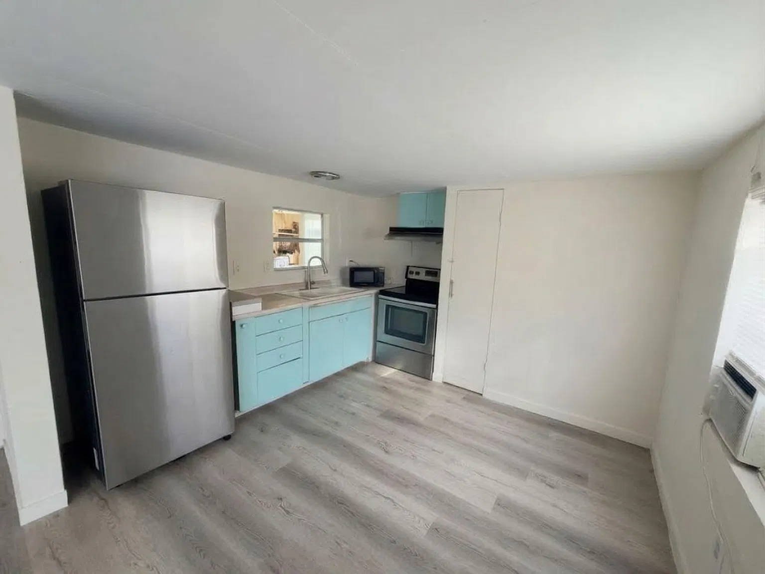 1/1 In N. Ft. Myers... Elctric, Water, & Internet Included! — Photo 4
