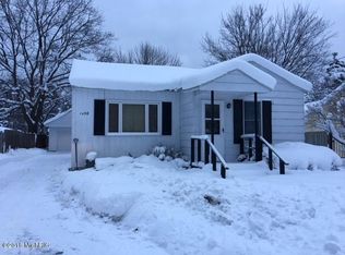 1458 W Duck Lake Rd, Muskegon, MI 49445