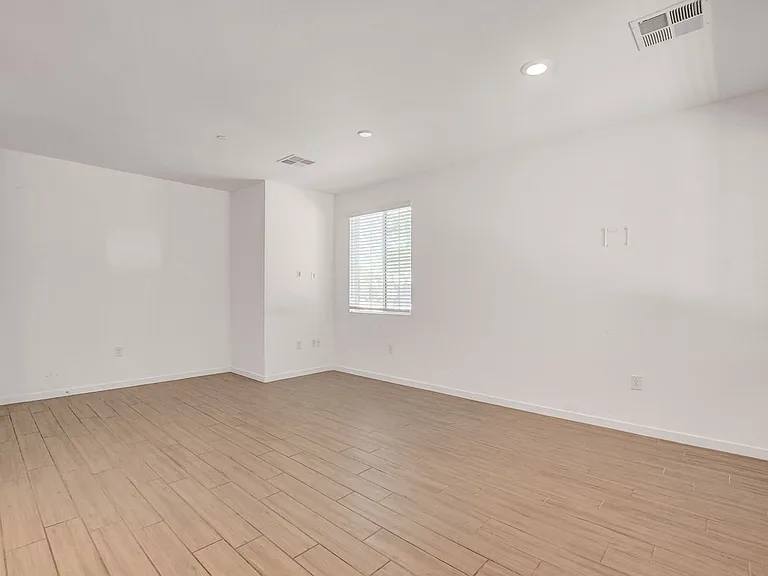 5730 Sky Pointe Dr #190 — Photo 8