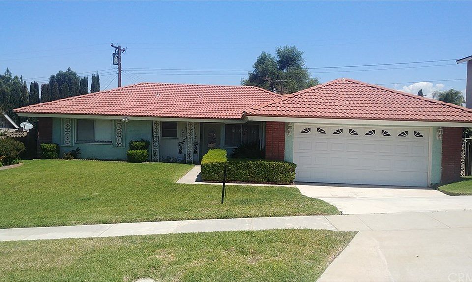 1st image of 22754 De Soto St