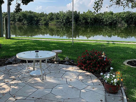 3rd image of 33 Queen Palm Dr