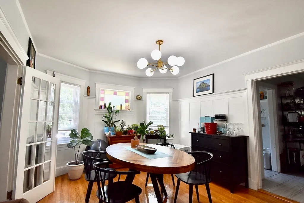 3 bed, 1.0 bath, 1400 sqft, $3,600 — Photo 3
