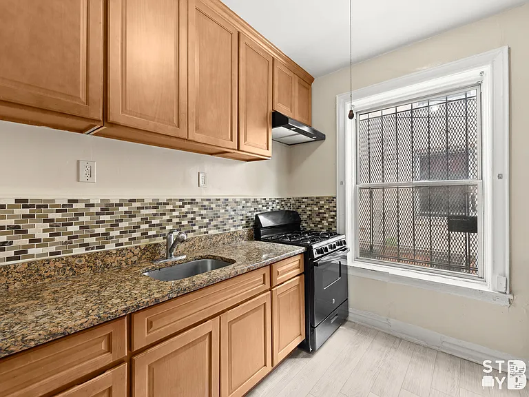 79 E 51st St #1F — Photo 3