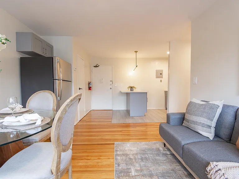 Pine Street Apartments — Photo 12