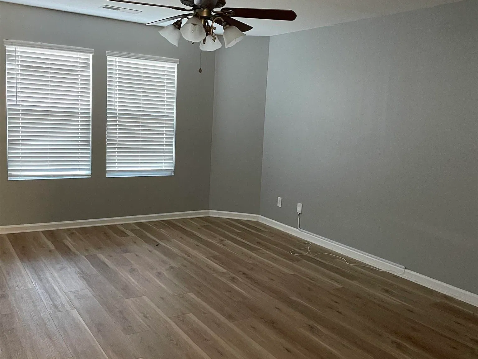 3 bed, 2.5 bath, 2130 sqft, $1,650 — Photo 2