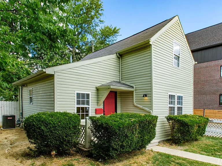 1426 E Rich St — Photo 3