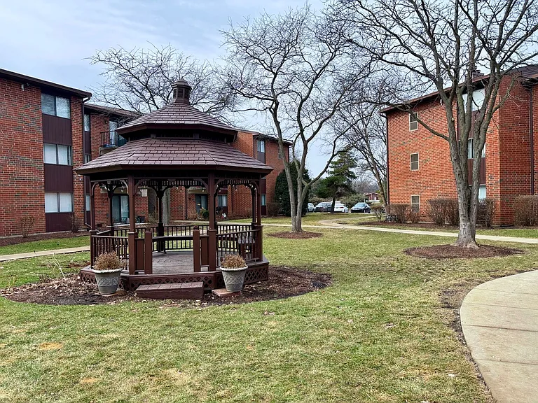 Royal Grove Apartments — Photo 5