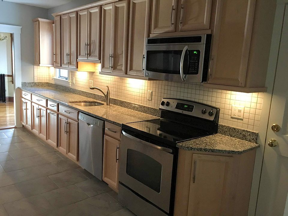 Lots of counter space in the new kitchen