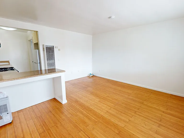 100 Palm Ave — Photo 2