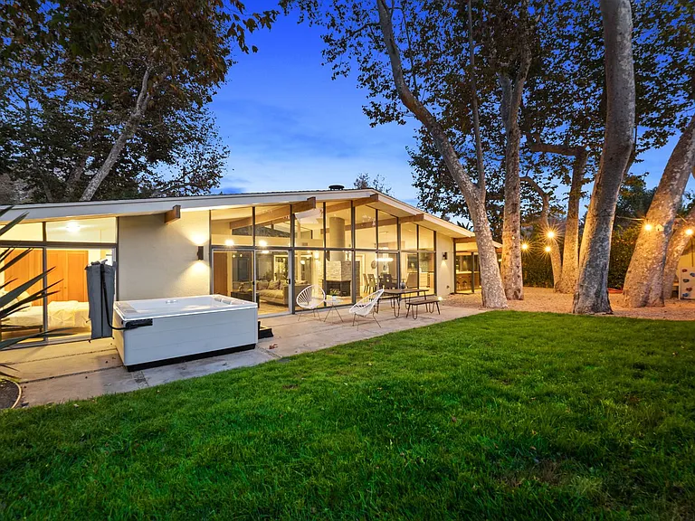 6225 Frondosa Dr — Photo 37