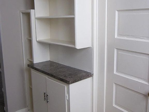 2nd image of 801 Grace Ave